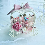 Load image into Gallery viewer, Kissing Carriage – Preserved Flower Wedding Keepsake