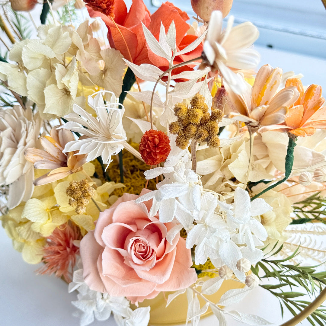 Golden Harmony Preserved Flower Gift – Circle Bloom Edition