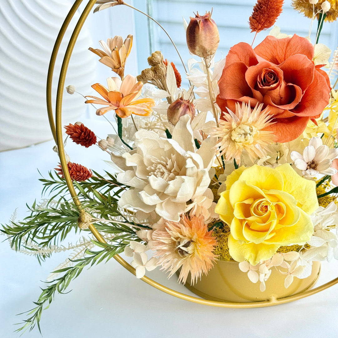Golden Harmony Preserved Flower Gift – Circle Bloom Edition