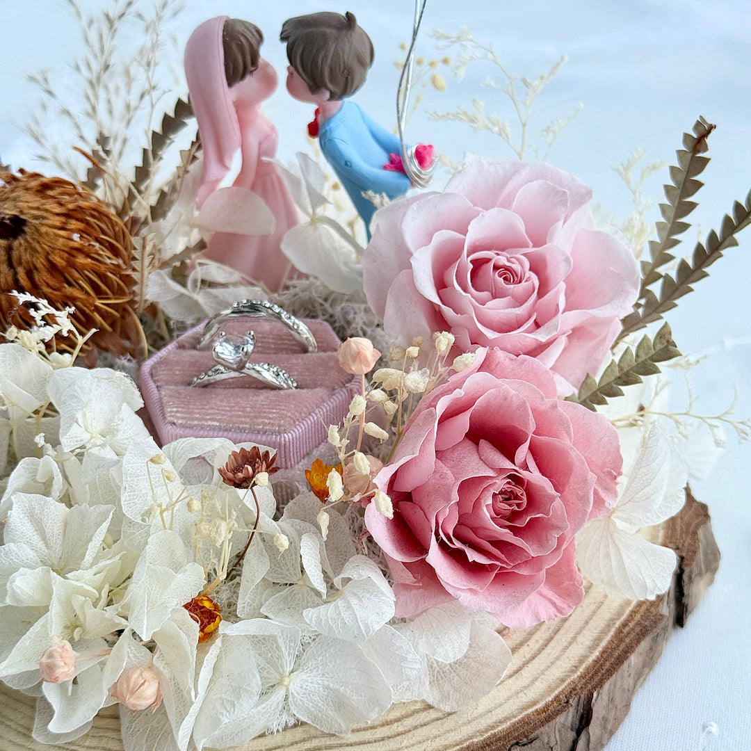 Kissing Promise – Preserved Flower Ring Holder